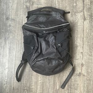 Lululemon Run All Day backpack. Black camo.